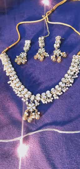 necklace with Ear rings bindiya